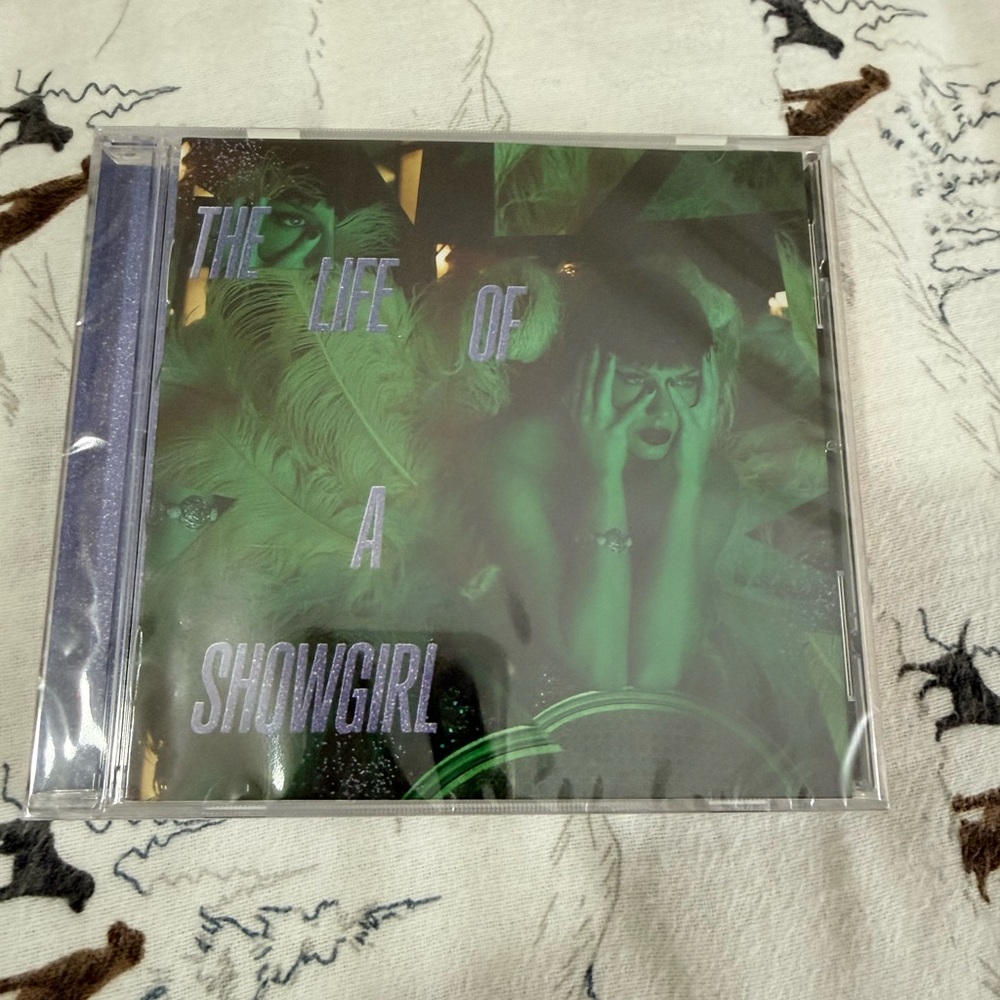 Taylor Swift The Life of a Showgirl. It’s Rapturous Limited Edition CD